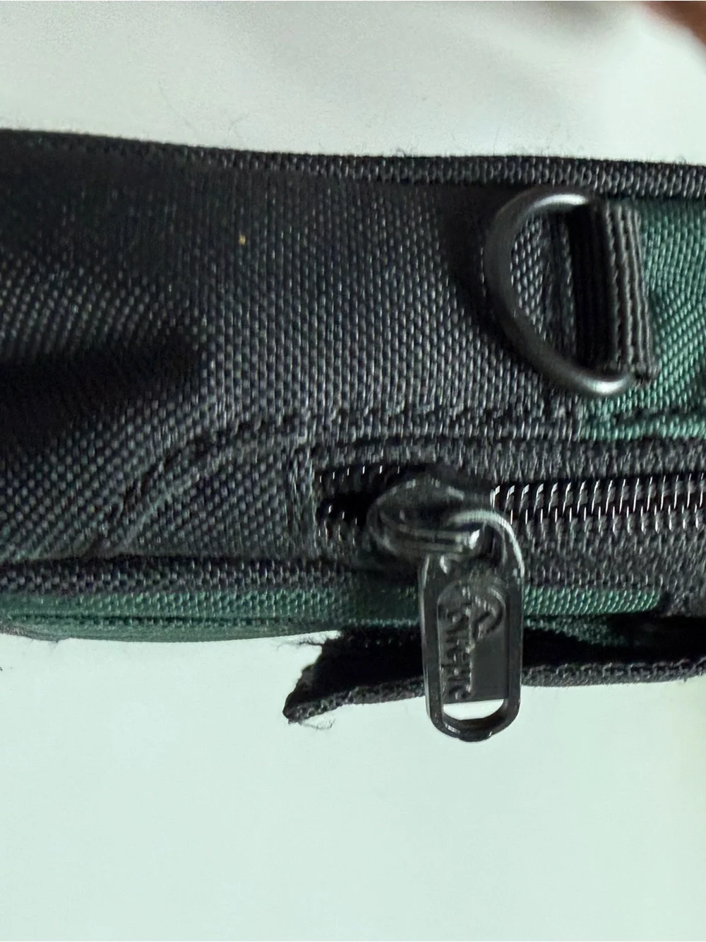 LOWEPRO Z10 Compact Camera Pouch Black and Deep Green